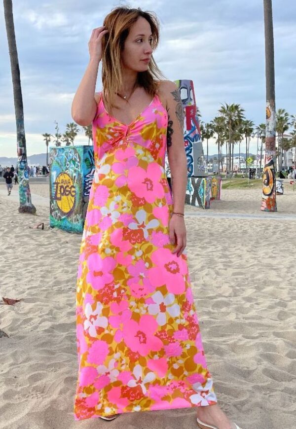 product details: AS-IS KEYHOLE RUCHED SLEEVELESS FLORAL PRINT MAXI DRESS photo
