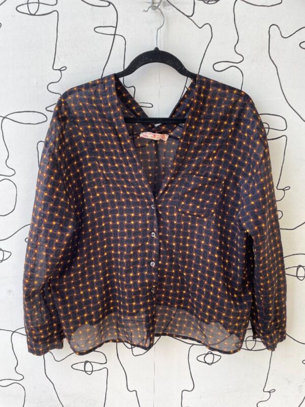 product details: BEAUTIFUL COTTON & SILK BLEND CROPPED BUTTON DOWN BLOUSE photo