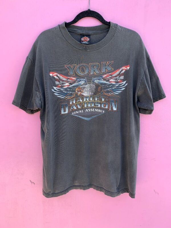 product details: HARLEY DAVIDSON EAGLE AND FLAG FINAL ASSEMBLY YORK PA 1999 GRAPHIC T-SHIRT photo