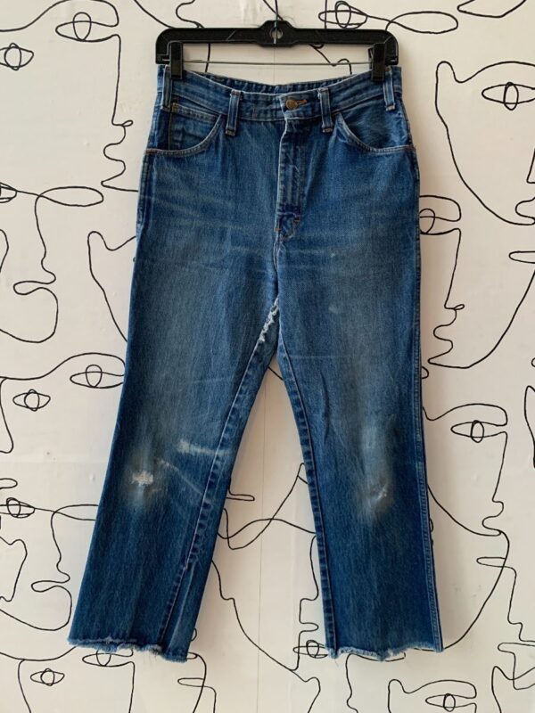 product details: COOL 1990S DISTRESSED HIGH RISE ZIPPER FLY JEANS CROPPED & FRAYED HEM photo