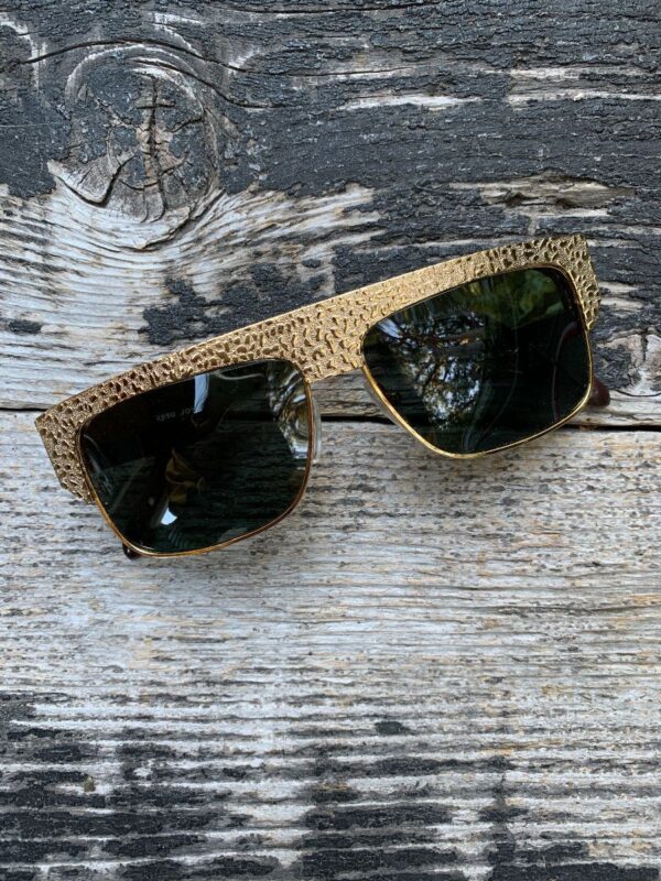 product details: RARE DEADSTOCK 1980S HEAVY HAMMER GOLD NUGGET STYLE SUNGLASSES SMOKE LENSE photo