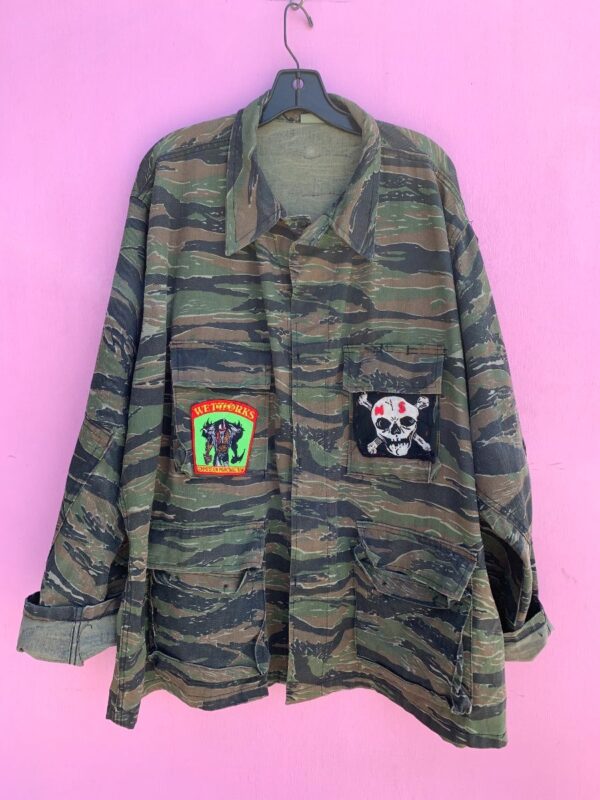 product details: TIGER CAMO MILITARY BUTTON UP JACKET W/ PATCHES photo