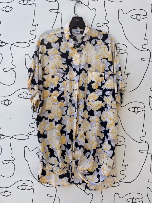 product details: 1990S SLOUCHY ALLOVER FLORAL PRINTED RAYON SHIRT 2 POCKETS TIE FRONT photo