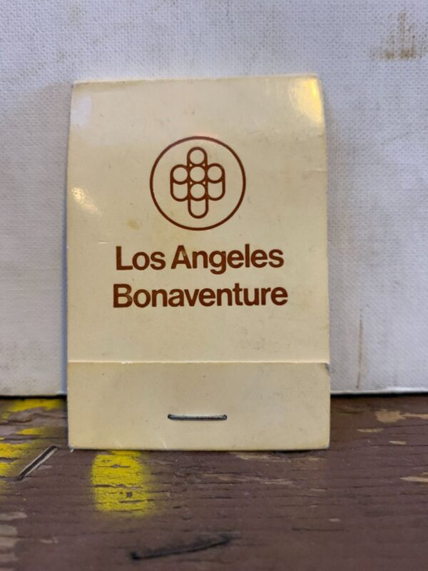 product details: *DEADSTOCK* LOS ANGELES BONAVENTURE VINTAGE SAMPLE SEWING KIT photo