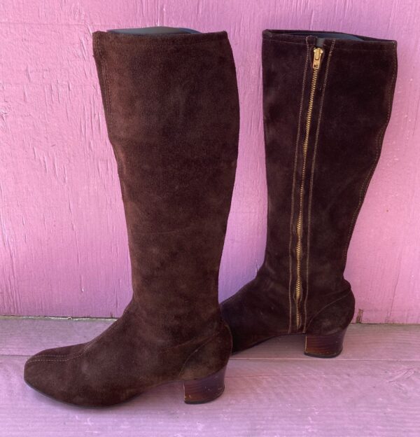 product details: 1960S CHOCOLATE BROWN SUEDE ROUND TOE GO-GO BOOTS SIDE TALON ZIP CONTRAST STITCHING  AS-IS photo