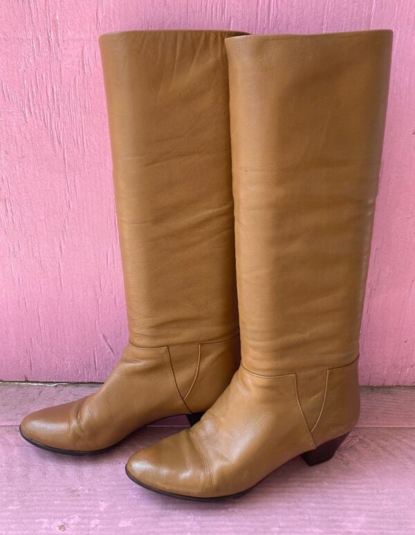 product details: CLASSIC KNEE-HIGH BUTTER LEATHER HEELED BOOT photo