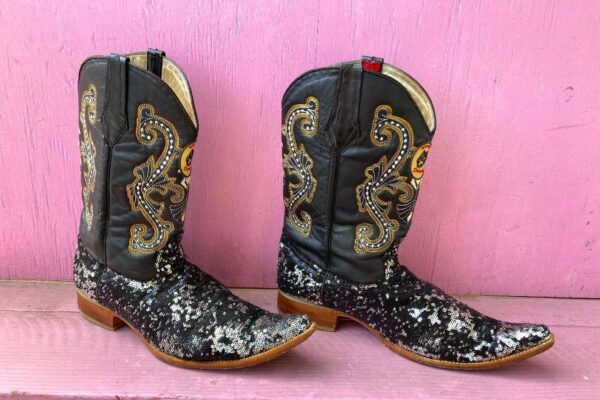 product details: CUSTOMIZED & SEQUIN EMBELLISHED EMBROIDERED LEATHER COWBOY BOOTS POINTED TOE photo
