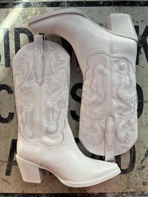product details: DAGGET BRIGHT WHITE WESTERN CHUNKY HEELED COWBOY BOOT photo