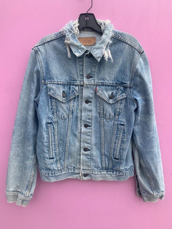 product details: PERFECTLY DISTRESSED LEVIS DENIM JACKET HOLES THROUGHOUT THRASHED COLLAR SMALL FIT photo