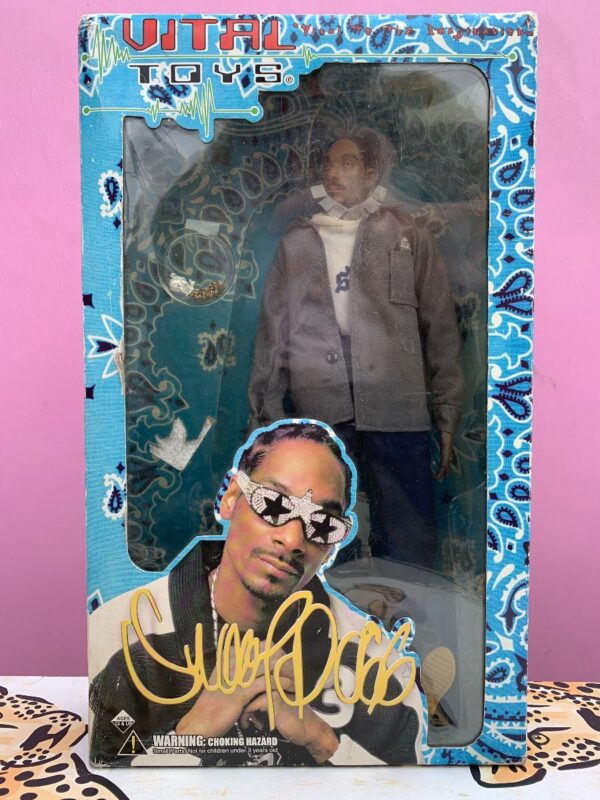 product details: 2002 SNOOP DOGG ACTION FIGURE IN ORIGINAL BOX W/ CHAIN ACCESSORY AS-IS FASHIZZ photo