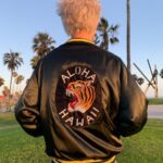 ALOHA HAWAII NYLON COLLARED BUTTON UP JACKET W/ EMBROIDERED SCREAMING TIGER ON BACK