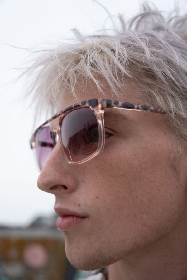 product details: 1970S CLEAR TORTOISE SHELL PRINT TOP BAR SUNGLASSES W/ PINK GRADIENT LENSES photo