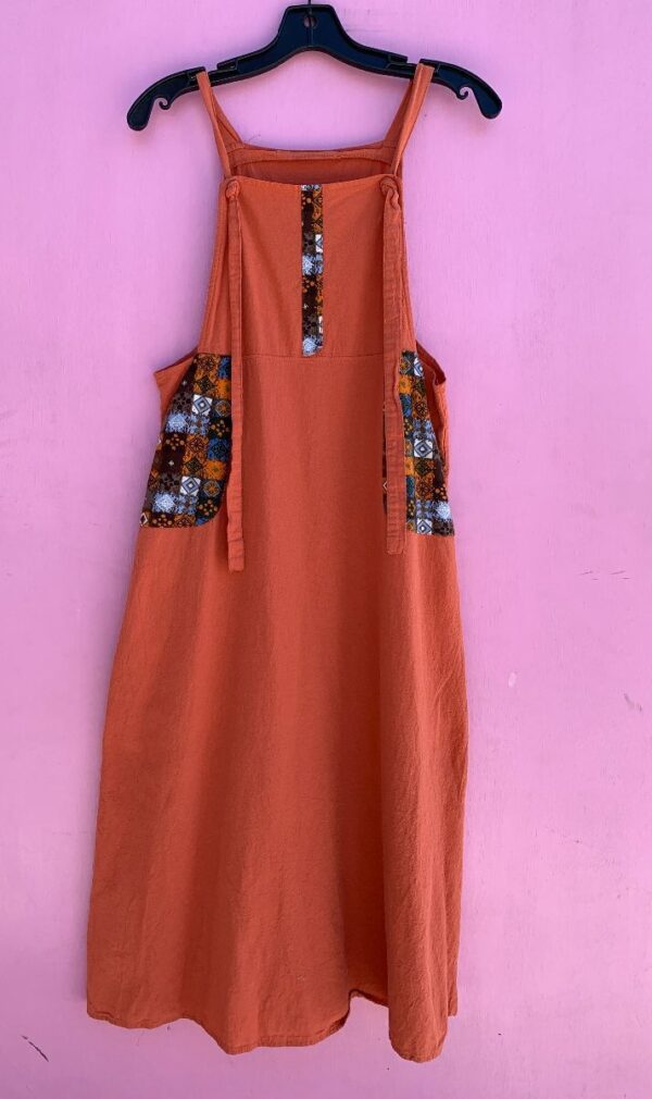 product details: RETRO 1970S COTTON OVERALL DRESS TIE STRAPS AND QUILTED PATCHWORK DETAILS photo