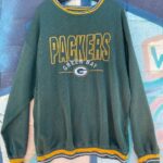 AS-IS PERFECTLY DISTRESSED SUPER SOFT EMBROIDERED GREEN BAY PACKERS STRIPED CUFFS & COLLAR PULLOVER CREWNECK SWEATSHIRT
