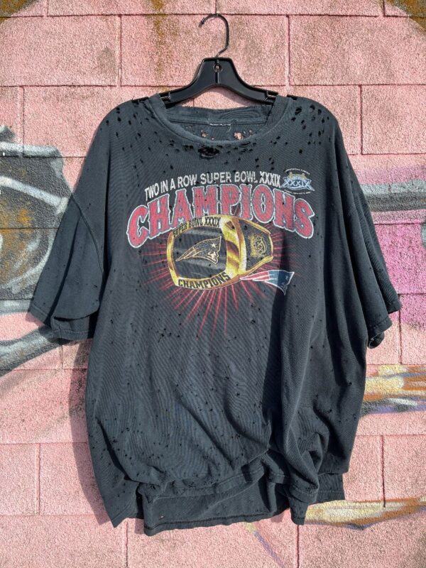 product details: FULLY TATTERED & DISTRESSED NEW ENGLAND PATRIOTS SUPER BOWL CHAMPIONSHIP TSHIRT photo