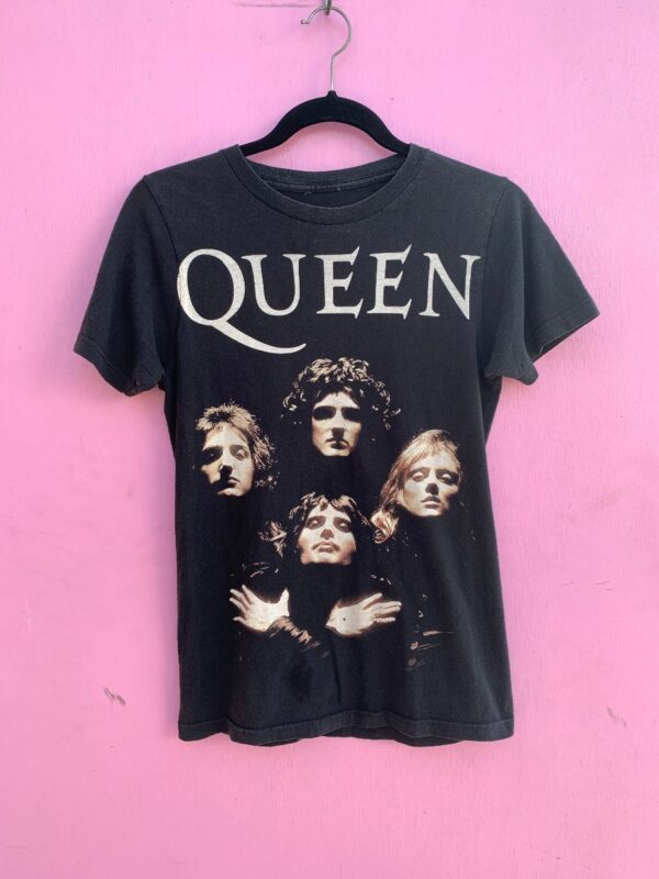 product details: QUEEN GRAPHIC BAND TEE SMALL FIT TSHIRT photo