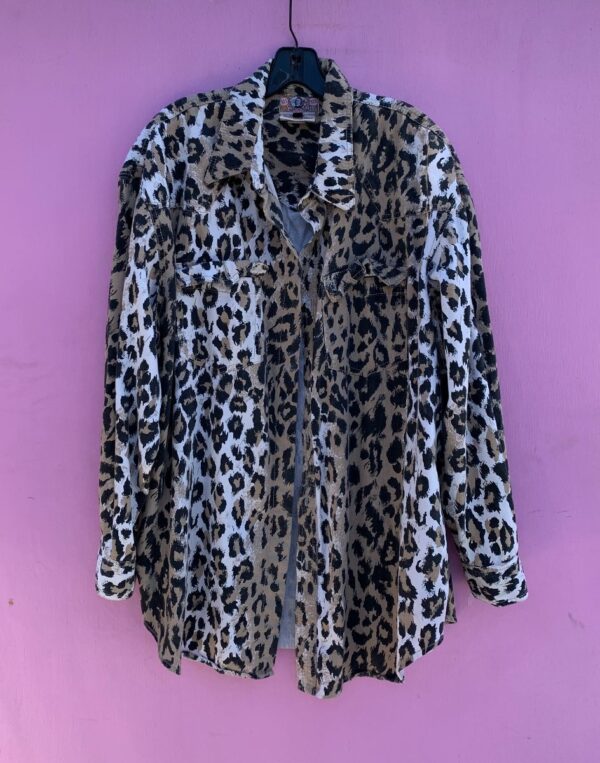 product details: LONG SLEEVE 100% COTTON BUTTON UP HEAVY WEIGHT SHIRT W/ CHEETAH PRINT AS-IS photo