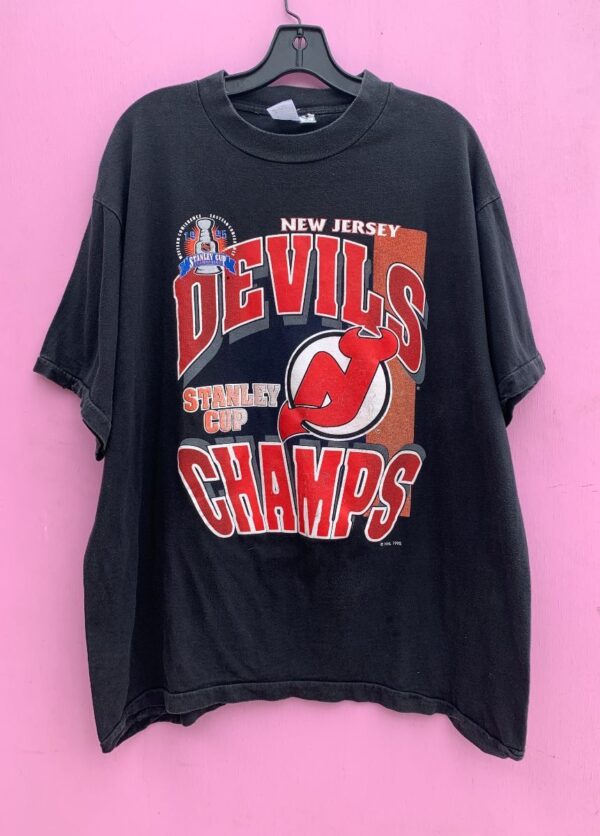 product details: 1995 NHL NEW JERSEY DEVILS STANLEY CUP CHAMPIONS GRAPHIC T-SHIRT photo