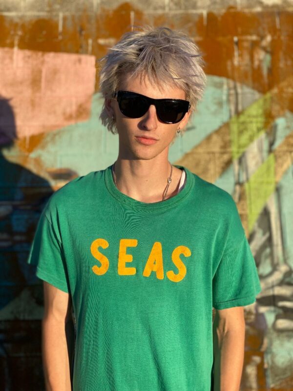product details: 1970S SEAS #3 GRAPHIC PRINT SINGLE STITCH T-SHIRT FUN REPAIRS THROUGHOUT AS-IS photo