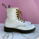 DOC MARTEN 1460 LACE-UP LEATHER COMBAT BOOTS W/ STRIPED LACES AS-IS
