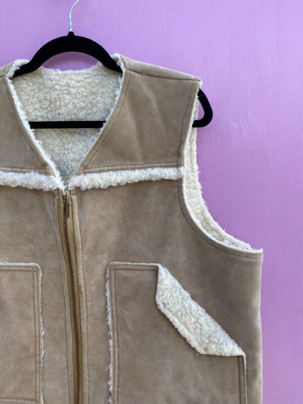 product details: 70S SUEDE SHERPA LINED ZIP UP VEST AS-IS photo