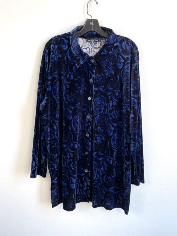 product details: 1990S SUBTLE VELVET ROSE PATTERN LONG SLEEVE BUTTON DOWN BLOUSE photo