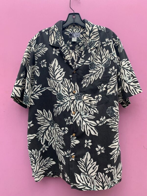 product details: ALL OVER BLACK & WHITE TROPICAL LEAF PRINT SHORT SLEEVE BUTTON UP COTTON SHIRT photo