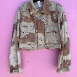 FUN & RECONSTRUCTED CROPPED MILITARY SAND CAMO JACKET