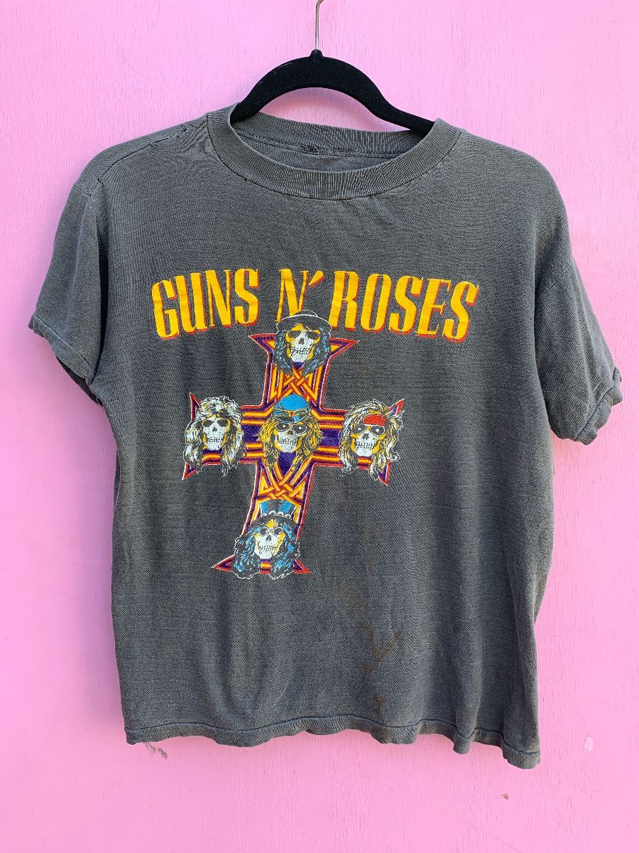product details: SUPER SICK GUNS N ROSES BAND T-SHIRT W/ DOUBLE SIDED GRAPHIC OF BAND MEMBERS SKULLS + LOADED SKULL ON BACK AS-IS photo