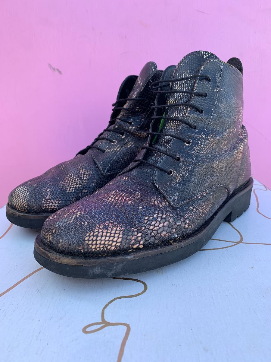 product details: SNAKE SKIN TEXTURE LACE UP BOOTS photo