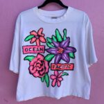 OCEAN PACIFIC COLORFUL FLORAL GRAPHIC SINGLE STITCHED CROPPED T-SHIRT AS-IS