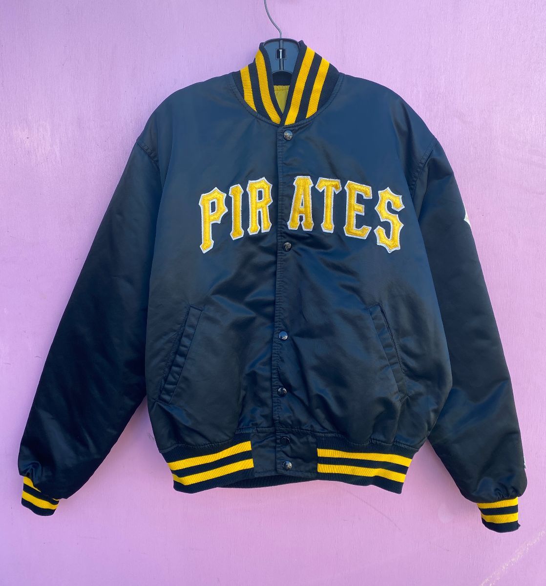 product details: 1990S EMBROIDERED PITTSBURGH PIRATES SNAP BUTTON SATIN JACKET photo