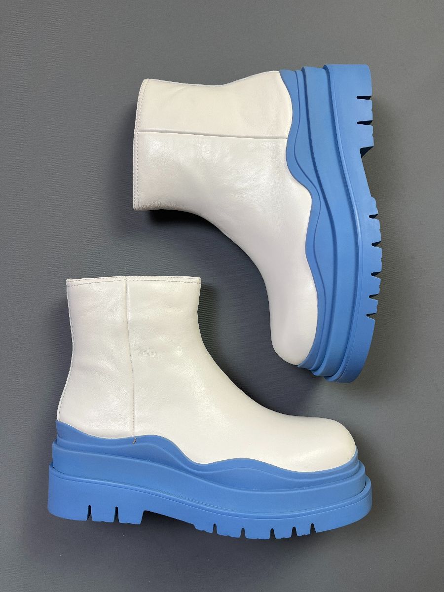 product details: NWT SO COOL! WHITE & BLUE PLATFORM BOOTS CHUNKY RUBBER SOLE photo