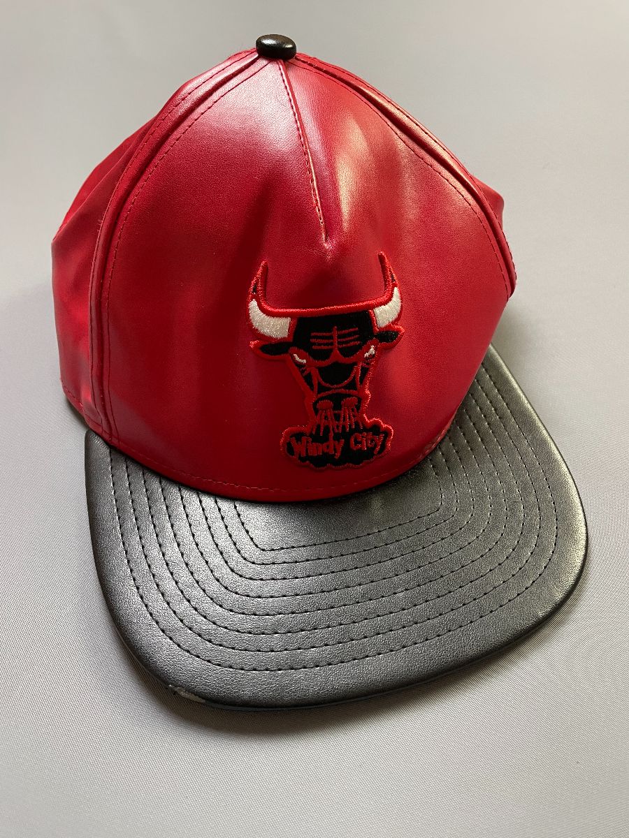 product details: CHICAGO BULLS HAT - EMBROIDERED photo