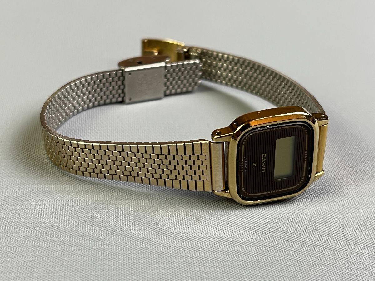 Blitz så meget vedhæng As-is Small & Dainty Casio Digital Watch Gold Plated Mesh Band | Boardwalk  Vintage