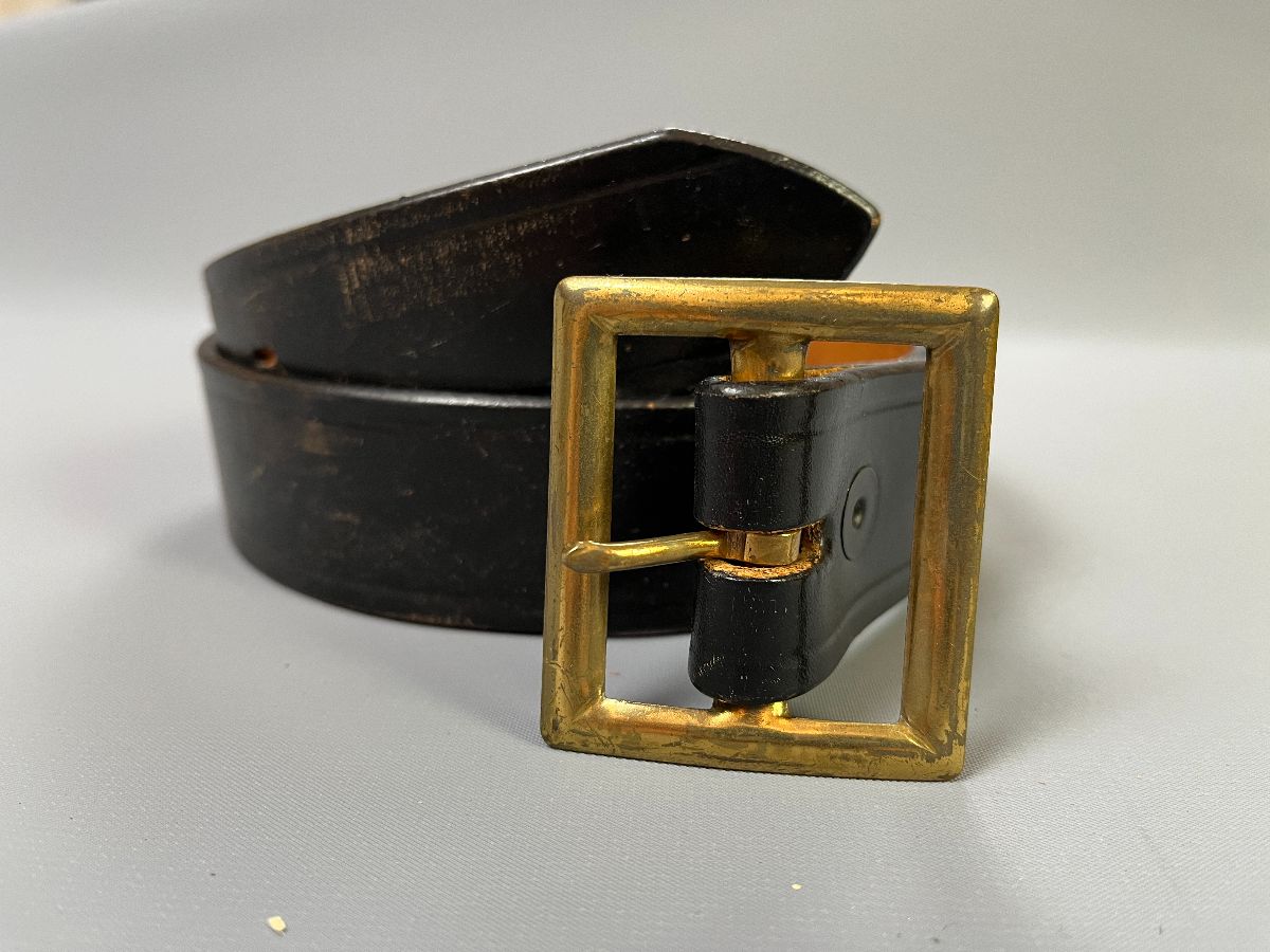product details: SIMPLE POLISHED BLACK LEATHER BELT EMBOSSED EDGE, SQUARE BRASS BUCKLE photo