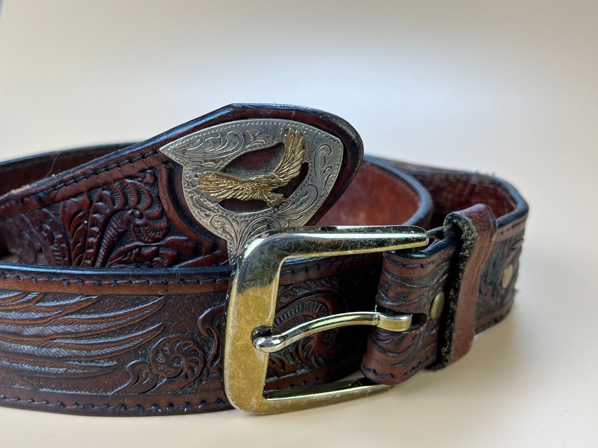 product details: AS-IS EMBOSSED & TOOLED EAGLE DESIGN WESTERN STYLE LEATHER BELT WITH 2-TONE TIP photo