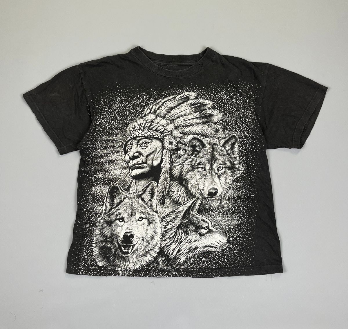 product details: 1980S-90S BOXY NATIVE AMERICAN & WOLVES LARGE FRONT PRINT TSHIRT photo