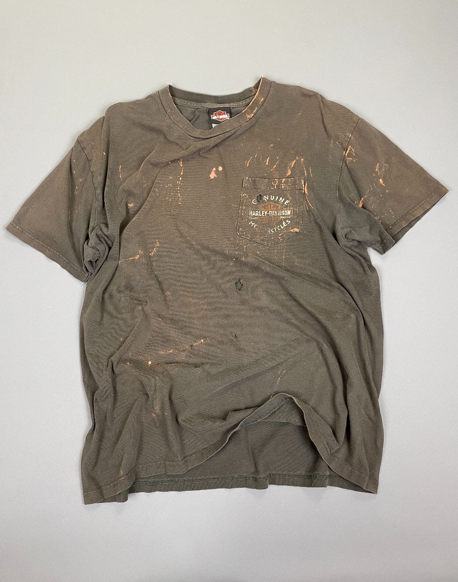 product details: PERFECTLY DISTRESSED HARLEY DAVIDSON POCKET T-SHIRT MASON CITY IOWA AS-IS photo