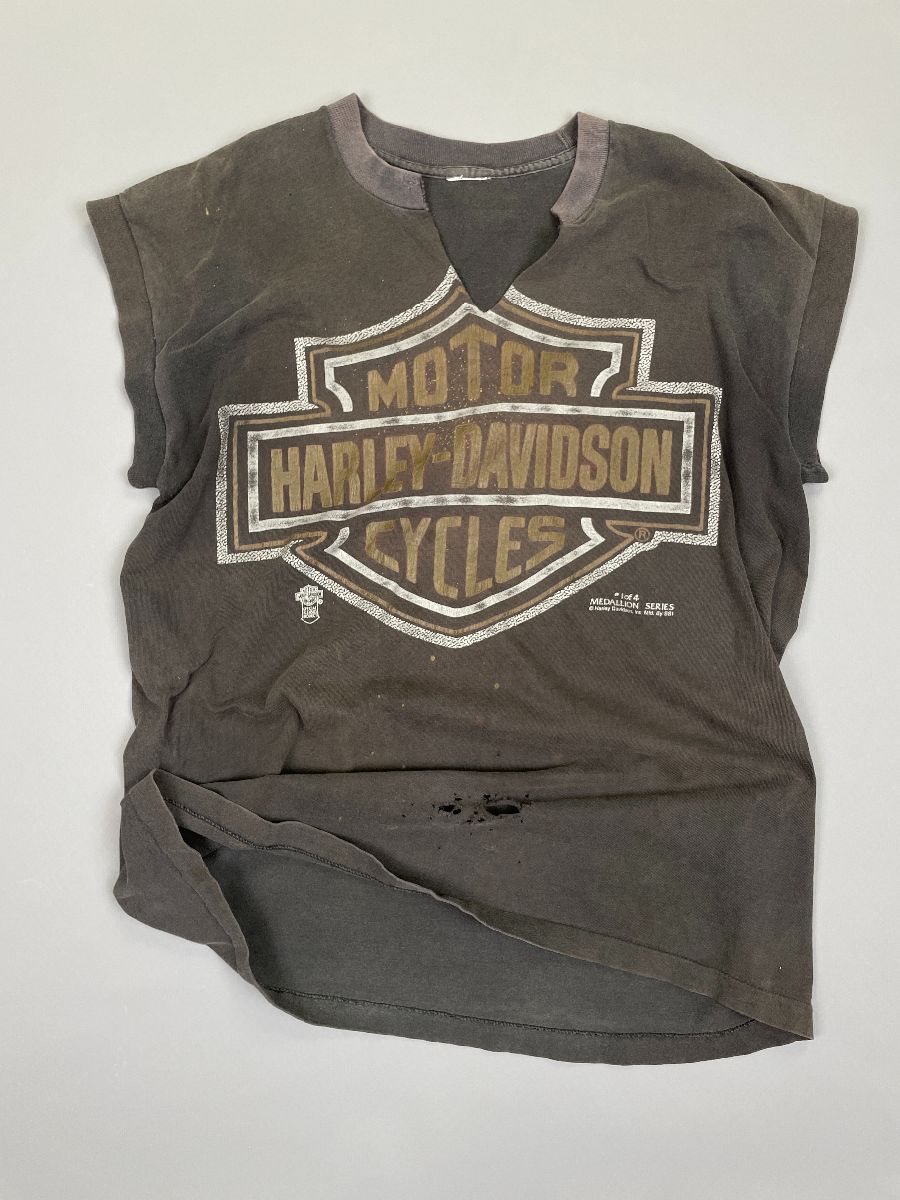 product details: AS-IS HARLEY DAVIDSON SHIELD MEDALLION SERIES GRAPHIC CAP SLEEVE SLEEVE T-SHIRT W/ CUT NECKLINE photo