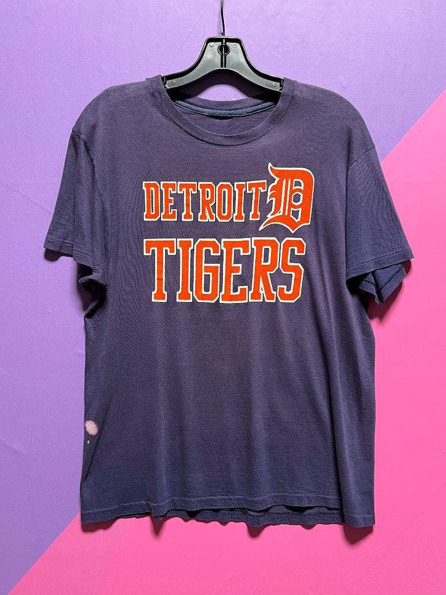 product details: *AS-IS* DETROIT TIGERS LOGO DESIGN FADED SINGLE STITCHED T-SHIRT photo