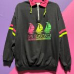 NEON SAN FRANCISCO PUFF GRAPHIC QUARTER ZIP SWEATSHIRT SIDE STRIPES