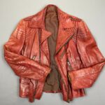 *AS-IS* 1990S OXBLOOD LEATHER MOTORCYCLE JACKET BRAIDED SHOULDER DETAIL & CINCHED BACK