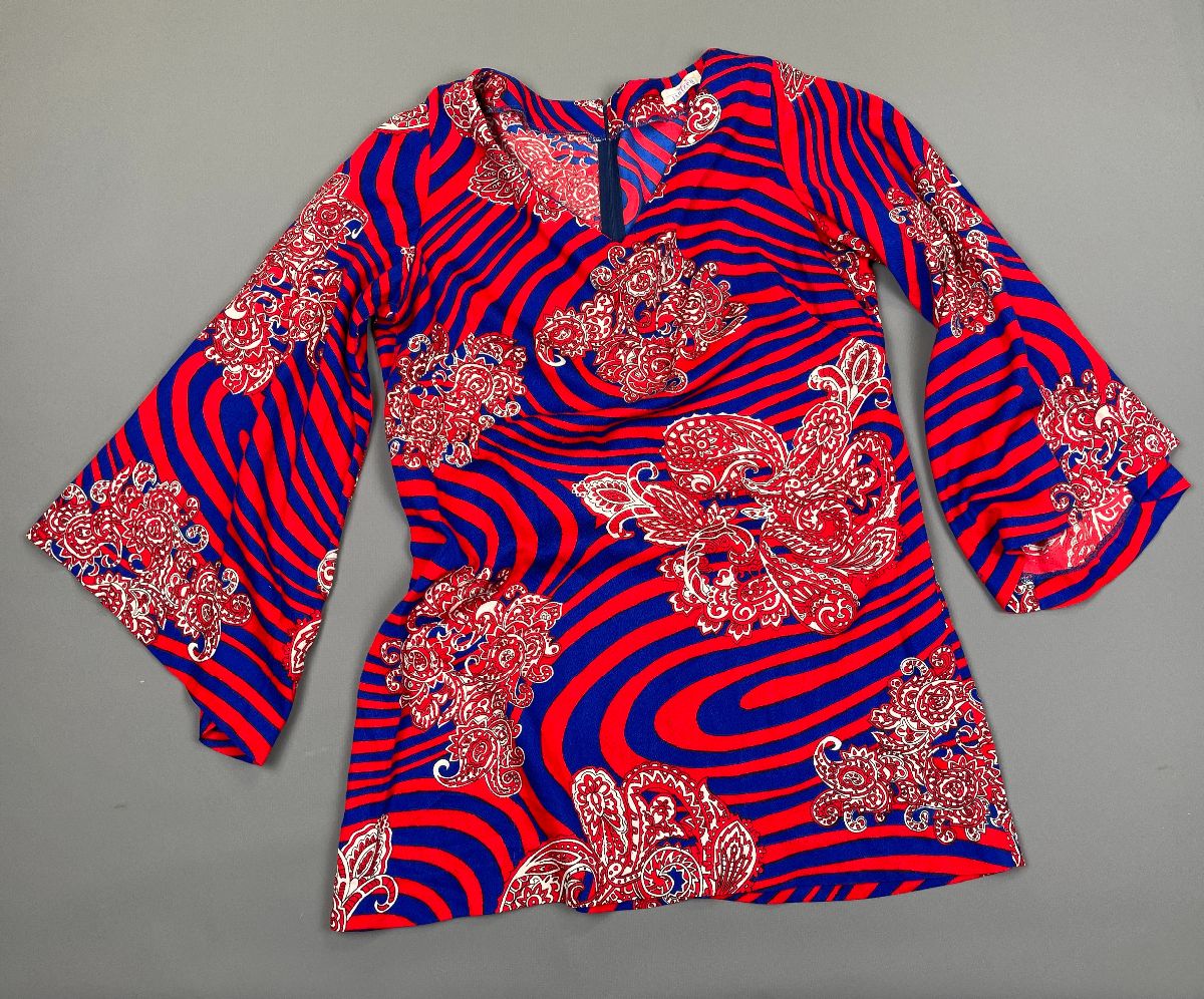 product details: 1960S PSYCHEDELIC PAISLEY PRINT HEMMED MINI DRESS W/ BELL SLEEVES photo