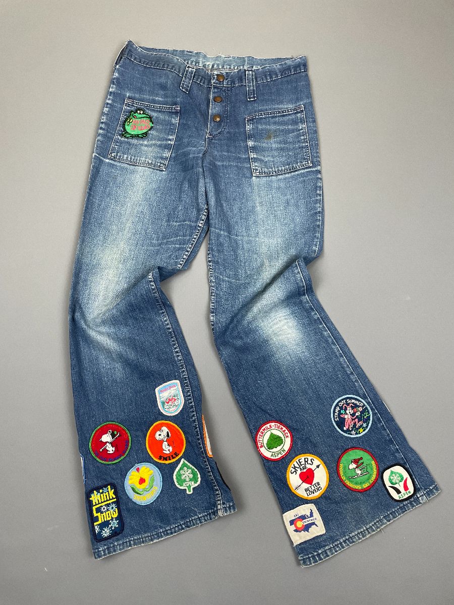 product details: KILLER! 1970S WELT POCKET BELL BOTTOM DENIM JEANS W/ EMBROIDERED PATCHES photo