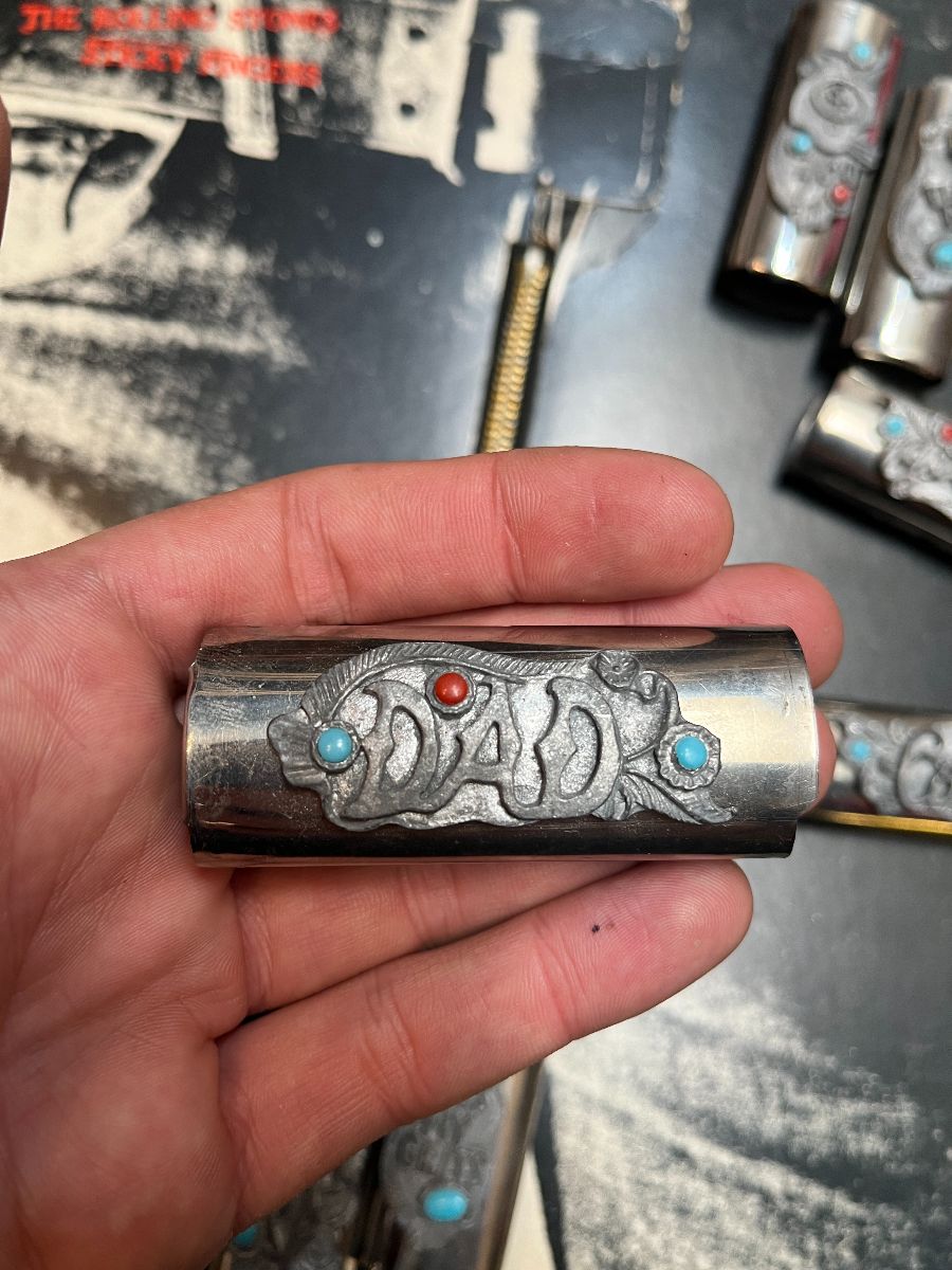 product details: AMAZING ETCHED PEWTER DAD DESIGN CORAL & TURQUOISE STONE INLAY LIGHTER SLEEVE photo