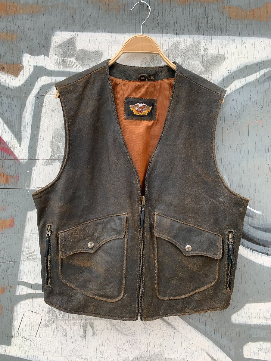 product details: HEAVY CRACKED LEATHER HARLEY DAVIDSON LEATHER ZIP UP MOTORCYCLE VEST FRONT CLOSING POCKETS photo