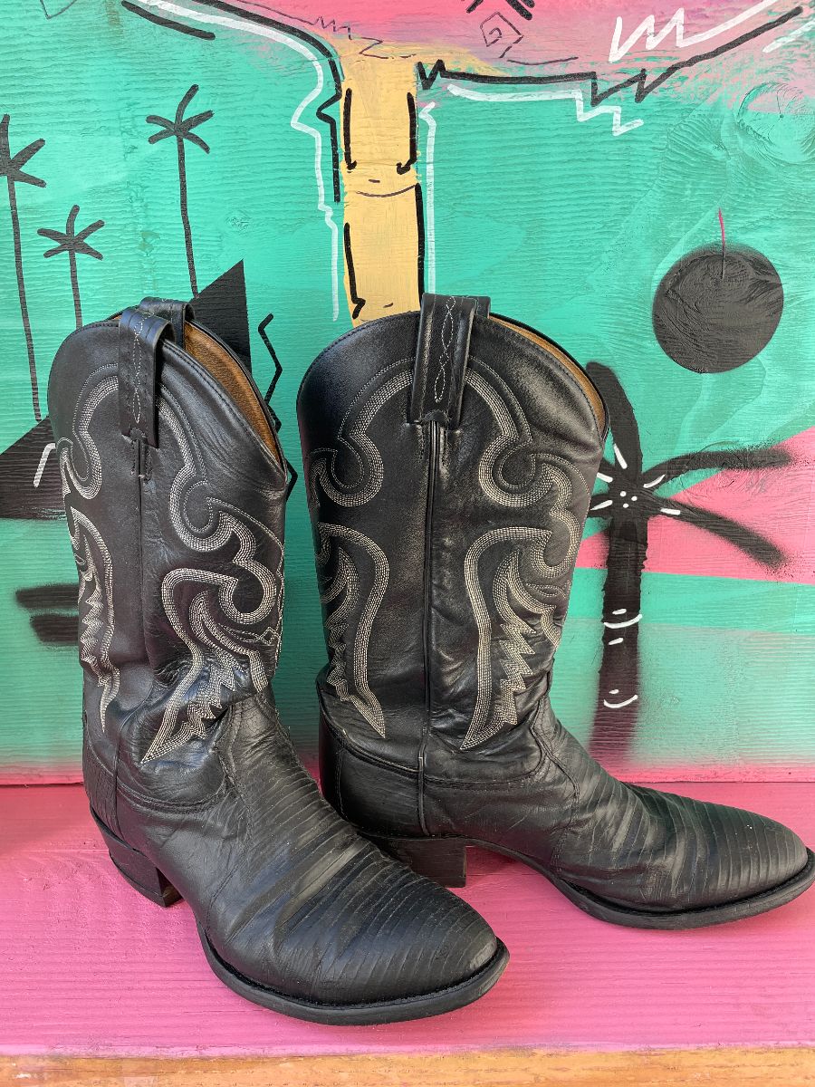 product details: *AS-IS* CLASSIC TONY LAMA BLACK LEATHER & LIZARD PANEL EMBROIDERED DETAIL COWBOY BOOTS photo