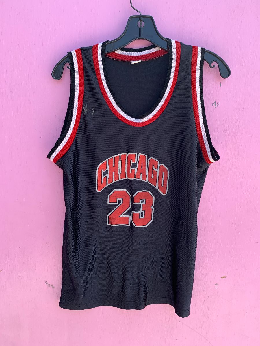 product details: *AS-IS* RETRO CHICAGO BULLS JERSEY STRIPED COLLAR & SLEEVES photo