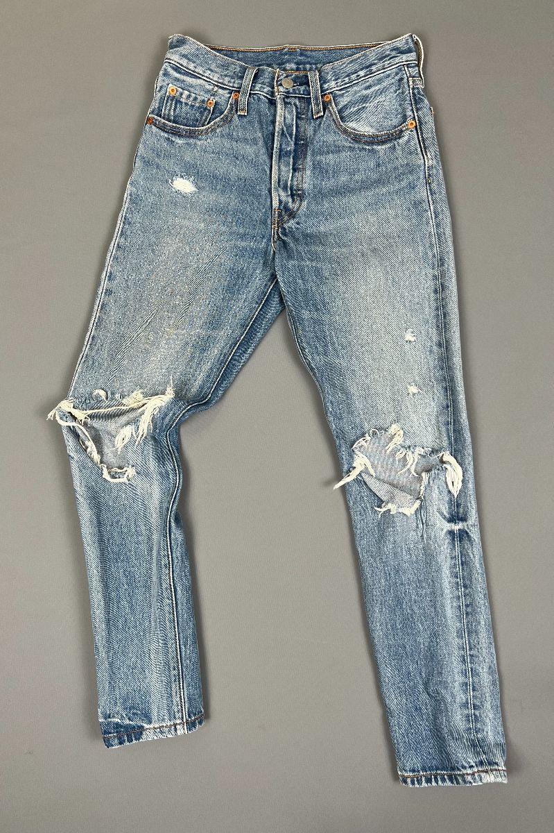 product details: DISTRESSED CLASSIC WASH LEVIS 501 BUTTON FLY DENIM JEANS RIPPED KNEES photo